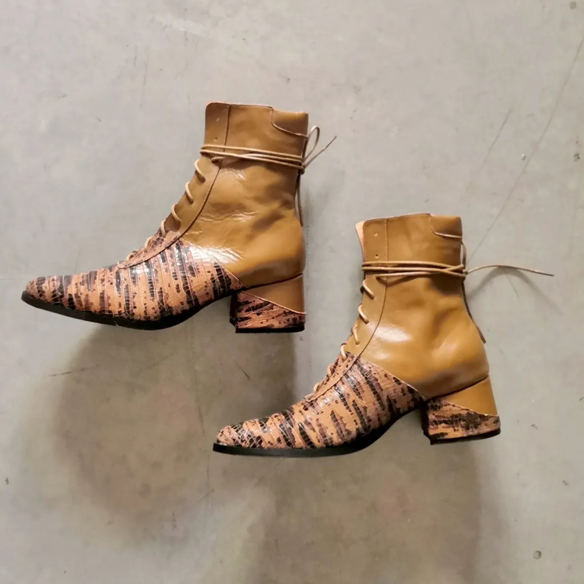 Printed Quartz-Brown Printed Leather Lace Up Ankle Boots